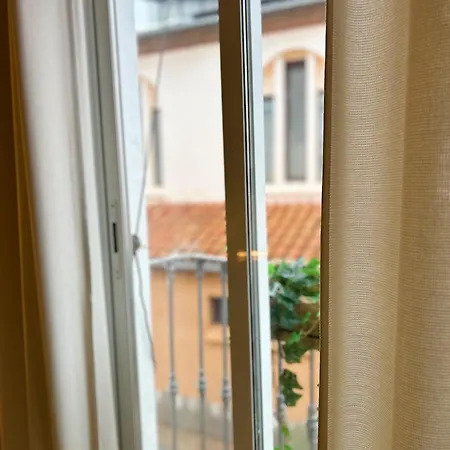 Market Apartment *
